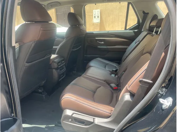 Car image 16