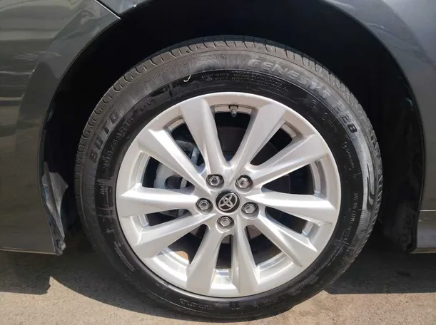 Car image 10