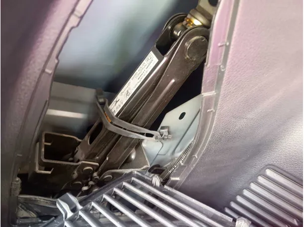 Car image 33