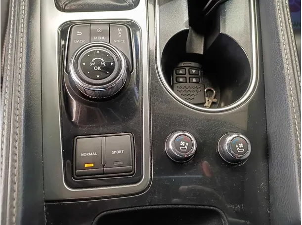 Car image 24