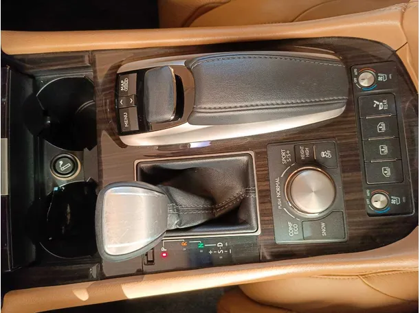 Car image 26