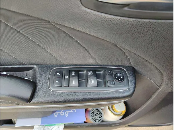 Car image 32