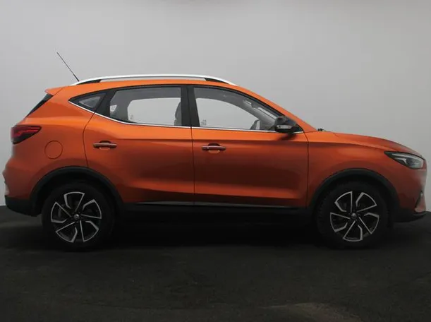 Car image 13