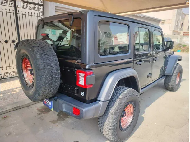 Car image 5