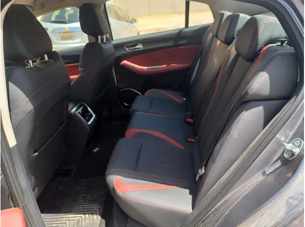 Car image 15