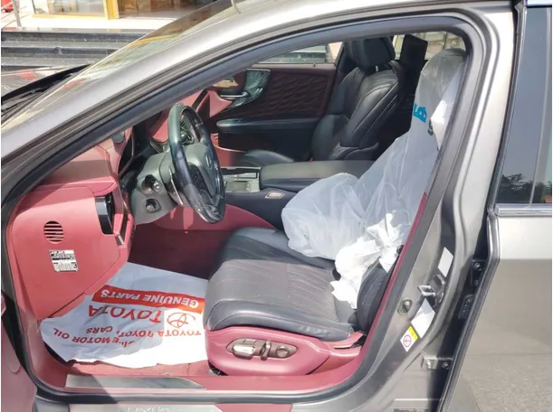 Car image 13
