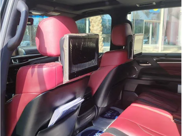 Car image 19