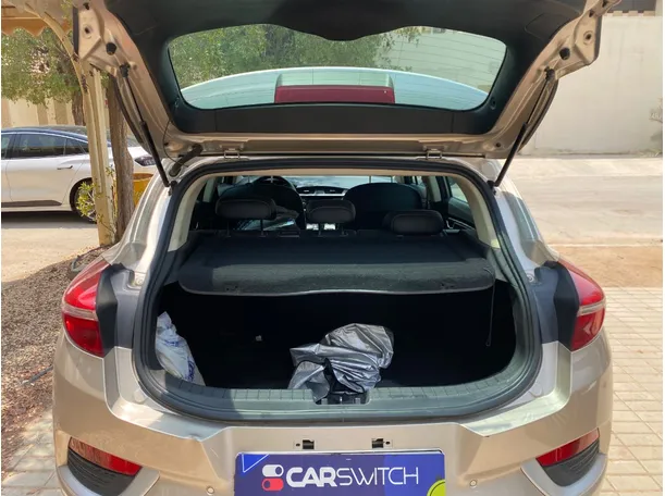 Car image 20