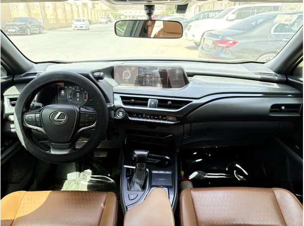 Car image 17