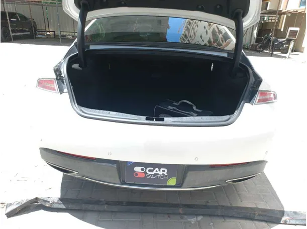 Car image 18