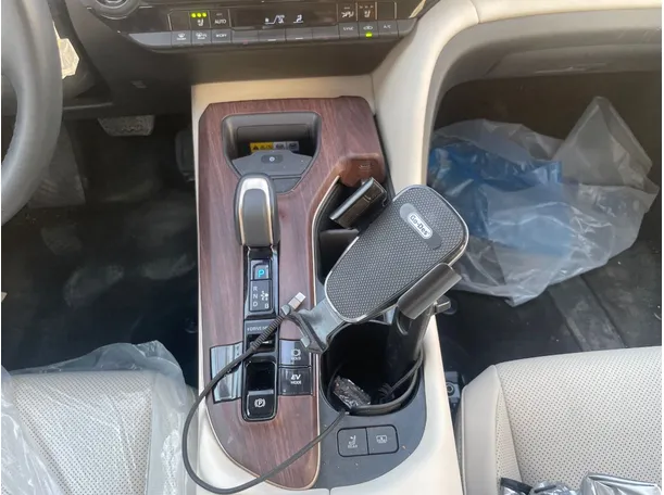 Car image 18