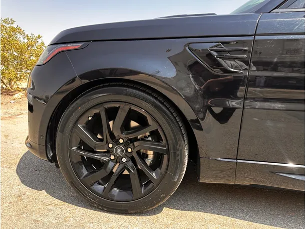 Car image 9