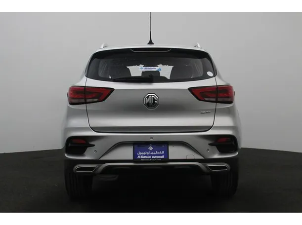Car image 12