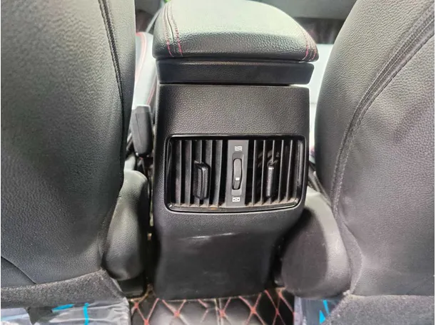 Car image 27