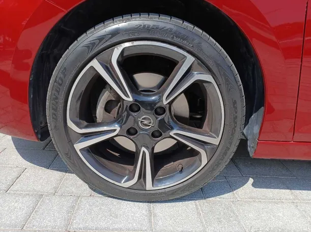 Car image 9