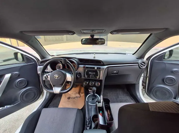 Car image 13