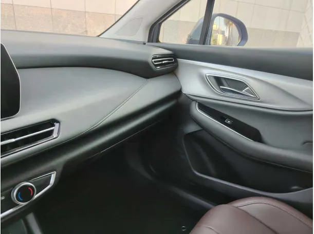 Car image 35
