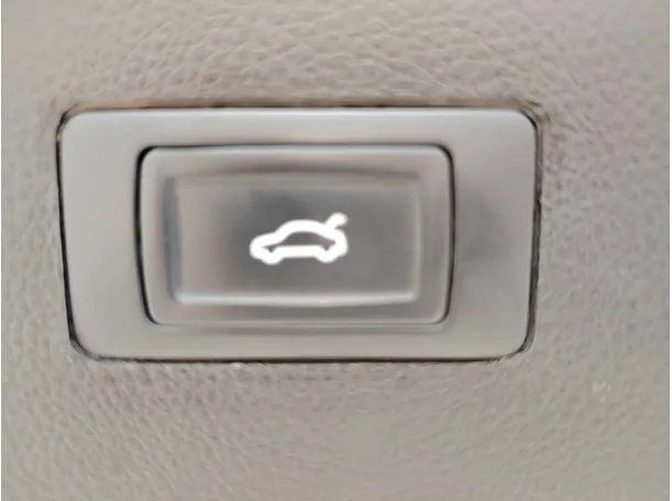Car image 32
