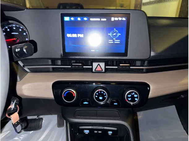 Car image 16