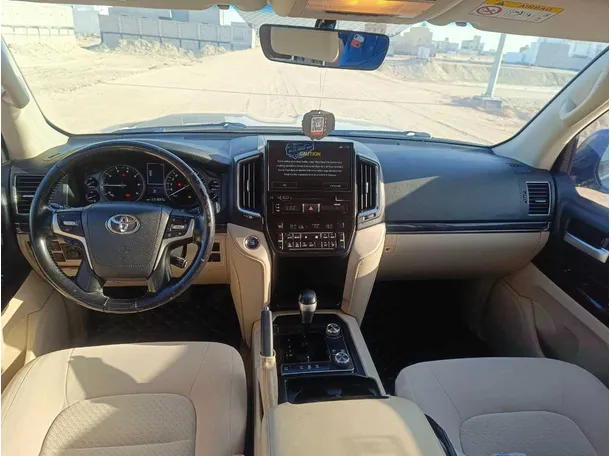 Car image 19