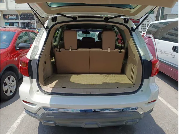 Car image 19