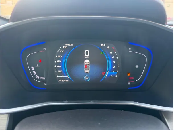 Car image 18