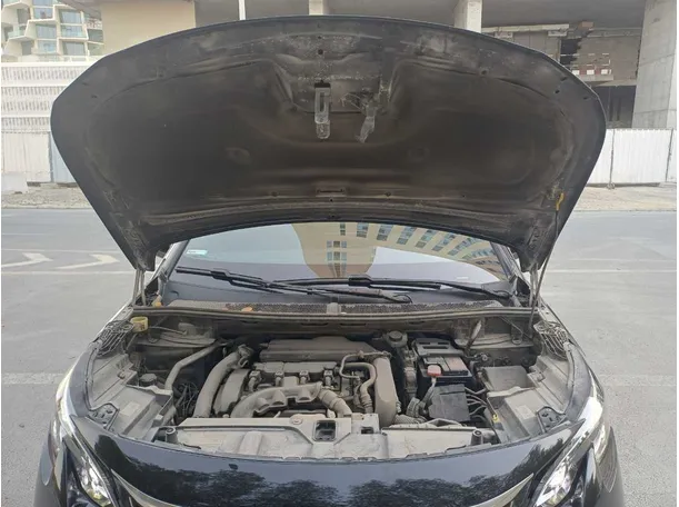 Car image 25