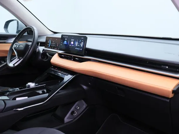 Car image 10