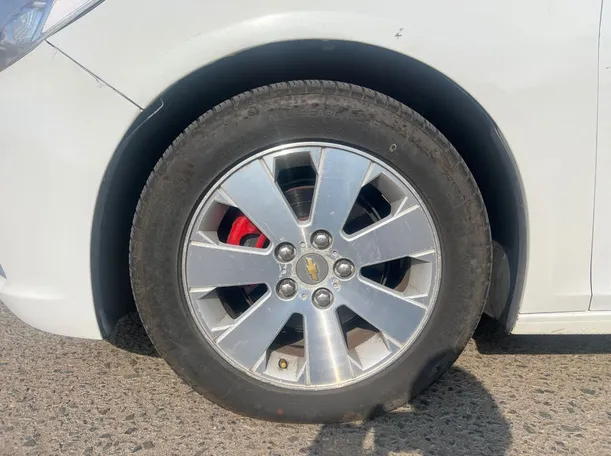Car image 9