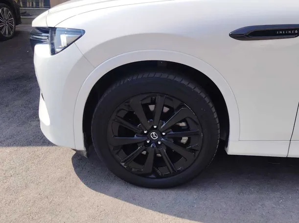 Car image 9