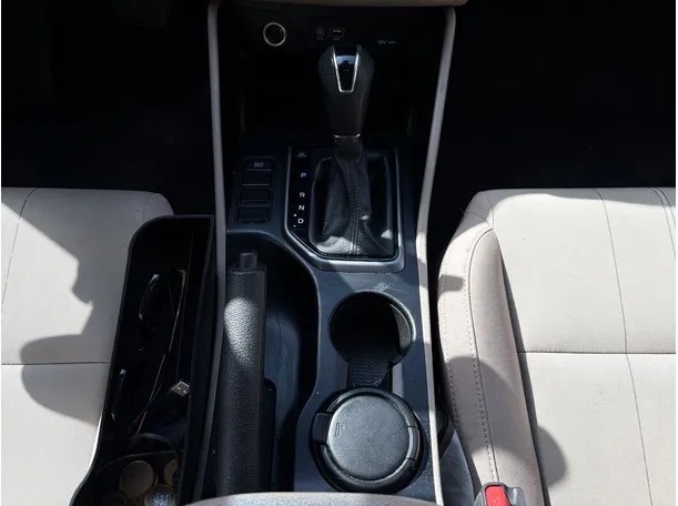 Car image 19