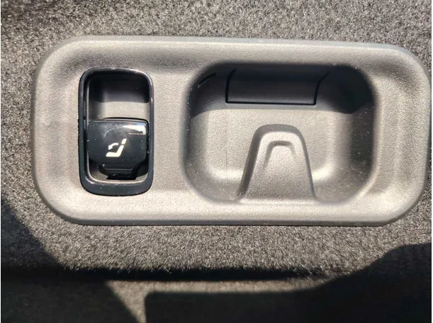 Car image 36