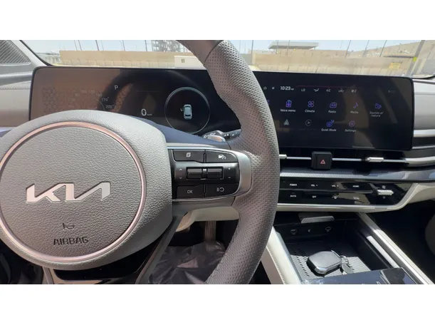 Car image 18
