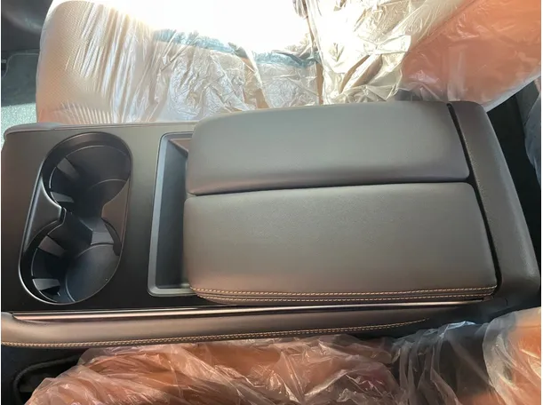 Car image 26