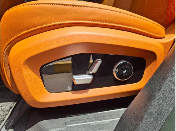 Car image 26