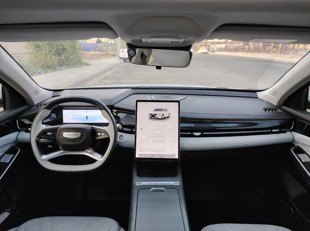 Car image 19