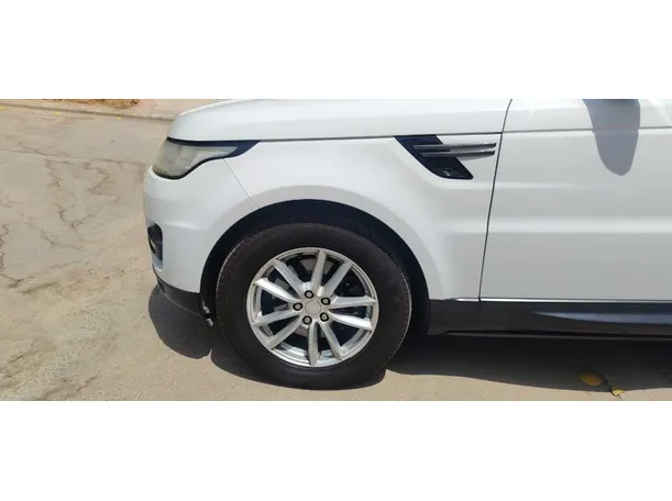 Car image 8