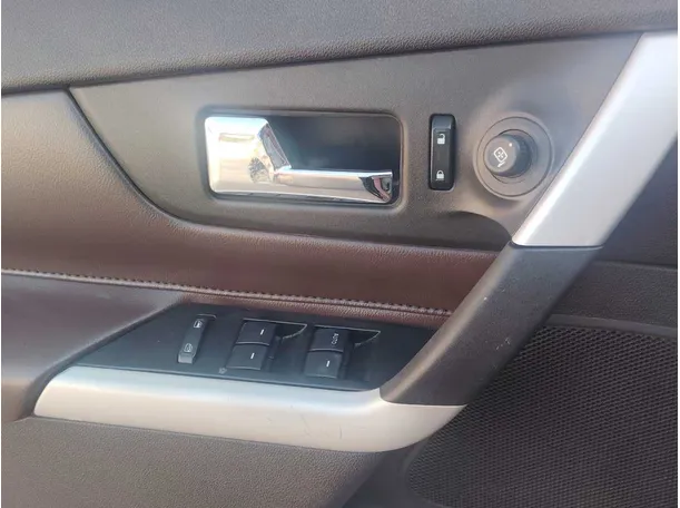 Car image 32