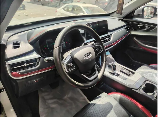Car image 12