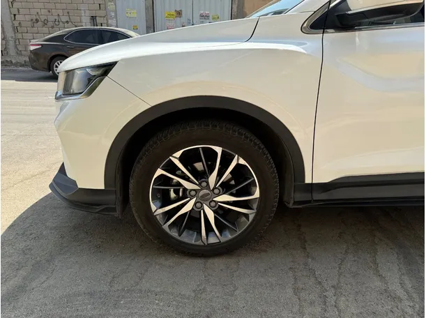 Car image 8