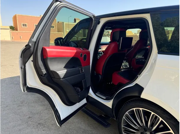 Car image 11