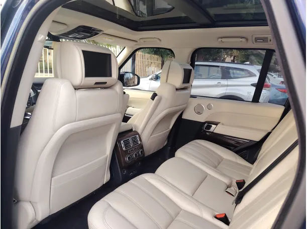 Car image 19