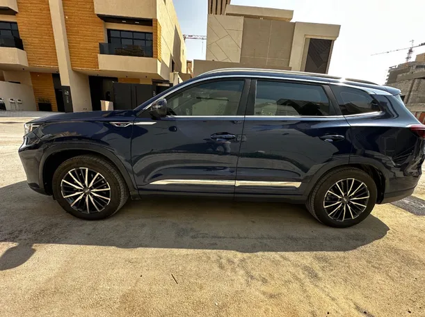 Car image 8