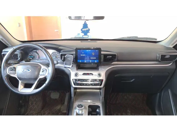 Car image 17