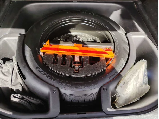 Car image 21