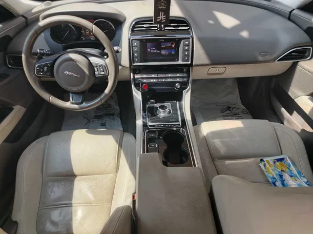 Car image 20