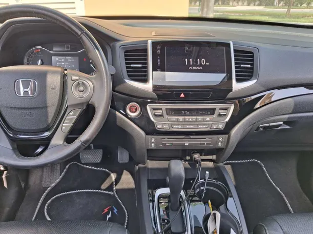 Car image 18