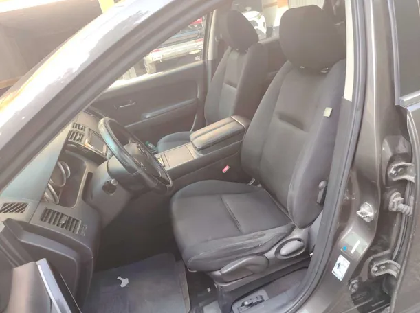 Car image 12