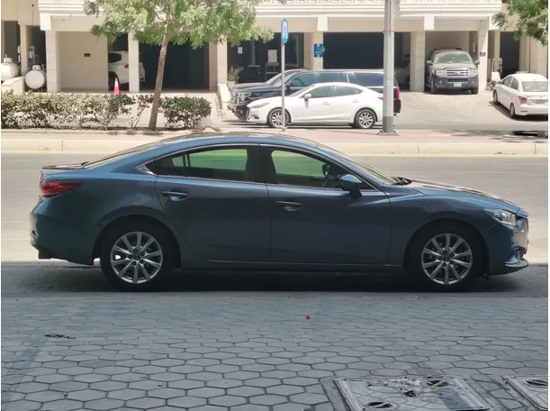 Car image 4