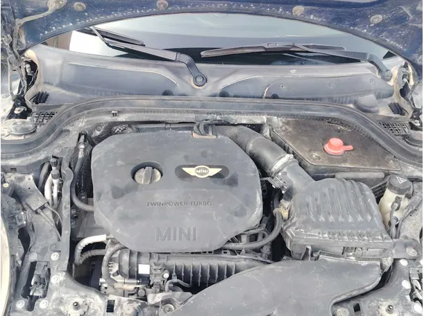 Car image 32